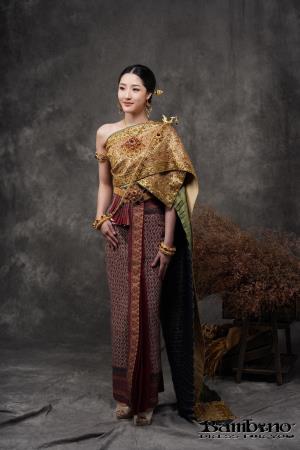 ชุดไทยเจ้าสาว ชุดไทยจักรพรรดิ์ เช่าที่แบมบี้ เวดดิ้ง ห้วยขวาง